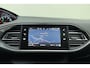Peugeot 308 SW 1.2 PureTech Blue Lease Premium 130pk | Navigatie | Panoramadak | Climate Control | Cruise Control | Camera | Weinig Kilometers | Apple Carplay - Android auto
