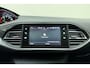 Peugeot 308 SW 1.2 PureTech Blue Lease Premium 130pk | Navigatie | Panoramadak | Climate Control | Cruise Control | Camera | Weinig Kilometers | Apple Carplay - Android auto