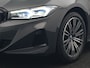 BMW 3-Serie Touring 330e Luxury Line Plug In Hybrid Facelift 293pk Dealer O.H. PHEV | Trekhaak Af Fabriek | Panodak | Head Up | Camera | Harman / Kardon | Lederen Sportstoelen Memory & Verwarmd | Adaptive LED | Widescreen Navi | Stuur Verwarmd | Keyless | Blis | 18"L.M |