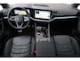 Volkswagen Touareg 3.0 TSi eHybrid 4MOTION R 340KW/462PK DSG Hybride, trekhaak wegklapbaar, Nachtzicht ass, panoramadak, Puglia ergo lederen bekl, Headup, 22'' Estoriel velgen, tegenmeerprijs winterset ( zie foto) Comfort pakket, memory pakket, licht en zicht pakket, geluidwerend glas,