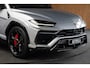 Lamborghini Urus 4.0 V8 HUD Leder Ceramic B&O 360° Massage ACC Alcantara hemel Elektr. achterklep Elektr. verstelbare stoelen met memory Stoel & Stuurverwarming Navi PDC Climate LM velgen
