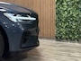 Volvo V60 T6 AWD Recharge Ultra Dark | Trekhaak | Schuifdak | Head-Up Display | Harman Kardon | Adaptieve Cruise Control | Stoelverwarming voor+achter | Stuurwielverwarming | Full LED Meesturende koplampen | Parkeercamera | Pilot Assist | BLIS Dode Hoek Detectie | Elektrische voorstoelen geheugen | Lederen bekleding | Zitting verlenging voorstoelen | Lederen dashboard | 18 Inch | Google Infotainment | Keyless Drive | Parkeersensoren voor+achter | Privacy Glass | Elektrisch bedienbare achterklep | DAB Radio | Apple Carplay/Android Auto | Volvo On Call met mobiele App functie | Denim Blue Metallic |
