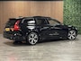 Volvo V60 T6 AWD Recharge Plus Dark | Schuifdak | Trekhaak | Adaptieve Cruise Control | Stoelverwarming voor+achter | Stuurwielverwarming | Parkeercamera | Full LED Meesturende koplampen | Pilot Assist | Elektrische voorstoelen geheugen | Lederen bekleding | Zitting verlenging voorstoelen | Google Infotainment | 18 Inch | Keyless Drive | Parkeersensoren voor+achter | Privacy Glass | Elektrisch bedienbare achterklep | DAB Radio | Apple Carplay/Android Auto | Volvo On Call met mobiele App functie | Onyx Black Metallic |