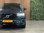 Volvo XC60 T8 AWD Recharge Ultra Dark | Luchtvering | Trekhaak | 360 Camera | Head-Up Display | 455pk | Harman Kardon | Adaptieve Cruise Control | Stoelverwarming voor+achter | Stuurwielverwarming | Schuifdak | 21 Inch | Full LED Meesturende koplampen | Pilot Assist | BLIS Dode Hoek Detectie | Elektrische voorstoelen geheugen | Lederen bekleding | Zitting verlenging voorstoelen | Lederen dashboard | Google Infotainment | Keyless Drive | Parkeersensoren voor+achter | Privacy Glass | Elektrisch bedienbare achterklep | DAB Radio | Apple Carplay/Android Auto | Alarm Klasse III | Draadloos telefoon opladen | Volvo On Call met mobiele App functie | Denim Blue Metallic |