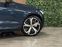 Volvo XC60 T8 AWD Recharge Ultra Dark | Luchtvering | Trekhaak | 360 Camera | Head-Up Display | 455pk | Harman Kardon | Adaptieve Cruise Control | Stoelverwarming voor+achter | Stuurwielverwarming | Schuifdak | 21 Inch | Full LED Meesturende koplampen | Pilot Assist | BLIS Dode Hoek Detectie | Elektrische voorstoelen geheugen | Lederen bekleding | Zitting verlenging voorstoelen | Lederen dashboard | Google Infotainment | Keyless Drive | Parkeersensoren voor+achter | Privacy Glass | Elektrisch bedienbare achterklep | DAB Radio | Apple Carplay/Android Auto | Alarm Klasse III | Draadloos telefoon opladen | Volvo On Call met mobiele App functie | Denim Blue Metallic |
