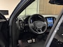 Volvo XC40 Recharge 70 kWh | All Season Banden | 95% SoH | Stoel en Stuurwielverwarming | Parkeercamera | Leder alcantara R-Design bekleding met wit stiksel en bies | Zitting verlenging voorstoelen | Warmtepomp | 19 Inch | Google Infotainment | Keyless Drive | Parkeersensoren voor+achter | Elektrisch bedienbare achterklep | Apple Carplay/Android Auto | Alarm Klasse III | Draadloos telefoon opladen | Volvo On Call met mobiele App functie | Thunder Grey Metallic |