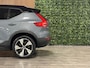Volvo XC40 Recharge 70 kWh | All Season Banden | 95% SoH | Stoel en Stuurwielverwarming | Parkeercamera | Leder alcantara R-Design bekleding met wit stiksel en bies | Zitting verlenging voorstoelen | Warmtepomp | 19 Inch | Google Infotainment | Keyless Drive | Parkeersensoren voor+achter | Elektrisch bedienbare achterklep | Apple Carplay/Android Auto | Alarm Klasse III | Draadloos telefoon opladen | Volvo On Call met mobiele App functie | Thunder Grey Metallic |