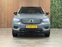 Volvo XC40 Recharge 70 kWh | All Season Banden | 95% SoH | Stoel en Stuurwielverwarming | Parkeercamera | Leder alcantara R-Design bekleding met wit stiksel en bies | Zitting verlenging voorstoelen | Warmtepomp | 19 Inch | Google Infotainment | Keyless Drive | Parkeersensoren voor+achter | Elektrisch bedienbare achterklep | Apple Carplay/Android Auto | Alarm Klasse III | Draadloos telefoon opladen | Volvo On Call met mobiele App functie | Thunder Grey Metallic |