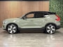 Volvo EX40 Single Motor Extended Range Ultra 82 kWh | Trekhaak | 100% SoH | Schuifdak | 360° Camera | Harman Kardon | Adaptieve Cruise Control | Bestuurdersstoel elektrisch geheugen | Stoel en Stuurwielverwarming | 20 Inch | Passagiersstoel elektrisch | Microtech / alcantara bekleding | Zitting verlenging voorstoelen | Pilot Assist | BLIS Dode Hoek Detectie | Warmtepomp | Google Infotainment | Keyless Drive | Verlichtingspack 2 | Parkeersensoren voor+achter | Privacy Glass | Elektrisch bedienbare achterklep |Draadloos telefoon opladen | DAB Radio | Apple Carplay/Android Auto | Volvo On Call met mobiele App functie | Sage Green Metallic |