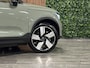 Volvo EX40 Single Motor Extended Range Ultra 82 kWh | Trekhaak | 100% SoH | Schuifdak | 360° Camera | Harman Kardon | Adaptieve Cruise Control | Bestuurdersstoel elektrisch geheugen | Stoel en Stuurwielverwarming | 20 Inch | Passagiersstoel elektrisch | Microtech / alcantara bekleding | Zitting verlenging voorstoelen | Pilot Assist | BLIS Dode Hoek Detectie | Warmtepomp | Google Infotainment | Keyless Drive | Verlichtingspack 2 | Parkeersensoren voor+achter | Privacy Glass | Elektrisch bedienbare achterklep |Draadloos telefoon opladen | DAB Radio | Apple Carplay/Android Auto | Volvo On Call met mobiele App functie | Sage Green Metallic |