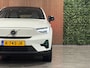 Volvo C40 Recharge Ultimate 69 kWh | Trekhaak | 96% SoH | All Season banden | 360° Camera | Harman Kardon | Elektrische bestuurdersstoel geheugen | Adaptieve Cruise Control | Stoel en Stuurwielverwarming | Panoramadak | Pilot Assist | BLIS Dode Hoek Detectie | 19 Inch | Passagiersstoel elektrisch | Charcoal Woolblend bekleding met wit stiksel en bies | Zitting verlenging voorstoelen | Google Infotainment | Warmtepomp | Keyless Drive | Parkeersensoren voor+achter | Draadloos telefoon opladen | Elektrisch bedienbare achterklep | DAB Radio | Apple Carplay/Android Auto | Volvo On Call met mobiele App functie | Crystal White Metallic |