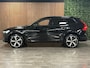 Volvo XC60 T6 AWD Recharge R-Design | MY22 Facelift Google | Harman Kardon | Adaptieve Cruise Control | 21 Inch | Schuifdak | Standkachel met Volvo On Call App | Stoel en Stuurwielverwarming | Parkeercamera | Full LED meesturende koplampen | Pilot Assist | Geïntegreerde kinderzitjes achterin | Elektrische voorstoelen geheugen | Contour stoelen met wit stiksel en bies | Zitting verlenging voorstoelen | Keyless Drive | Parkeersensoren voor en achter | Privacy Glass | Elektrisch bedienbare achterklep | DAB Radio | Apple Carplay/Android Auto | Onyx Black Metallic |
