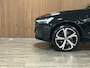Volvo XC60 T6 AWD Recharge R-Design | MY22 Facelift Google | Harman Kardon | Adaptieve Cruise Control | 21 Inch | Schuifdak | Standkachel met Volvo On Call App | Stoel en Stuurwielverwarming | Parkeercamera | Full LED meesturende koplampen | Pilot Assist | Geïntegreerde kinderzitjes achterin | Elektrische voorstoelen geheugen | Contour stoelen met wit stiksel en bies | Zitting verlenging voorstoelen | Keyless Drive | Parkeersensoren voor en achter | Privacy Glass | Elektrisch bedienbare achterklep | DAB Radio | Apple Carplay/Android Auto | Onyx Black Metallic |