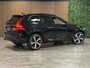 Volvo XC60 T6 AWD Recharge R-Design | MY22 Facelift Google | Harman Kardon | Adaptieve Cruise Control | 21 Inch | Schuifdak | Standkachel met Volvo On Call App | Stoel en Stuurwielverwarming | Parkeercamera | Full LED meesturende koplampen | Pilot Assist | Geïntegreerde kinderzitjes achterin | Elektrische voorstoelen geheugen | Contour stoelen met wit stiksel en bies | Zitting verlenging voorstoelen | Keyless Drive | Parkeersensoren voor en achter | Privacy Glass | Elektrisch bedienbare achterklep | DAB Radio | Apple Carplay/Android Auto | Onyx Black Metallic |