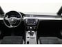 Volkswagen Passat Variant 1.6 TDI DSG Highline Business R-Line Panoramadak, Virtual Cockpit, Trekhaak, Camera, Apple Carplay, PDC, 17''