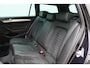 Volkswagen Passat Variant 1.6 TDI DSG Highline Business R-Line Panoramadak, Virtual Cockpit, Trekhaak, Camera, Apple Carplay, PDC, 17''