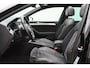 Volkswagen Passat Variant 1.6 TDI DSG Highline Business R-Line Panoramadak, Virtual Cockpit, Trekhaak, Camera, Apple Carplay, PDC, 17''