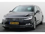 Volkswagen Passat Variant 1.6 TDI DSG Highline Business R-Line Panoramadak, Virtual Cockpit, Trekhaak, Camera, Apple Carplay, PDC, 17''