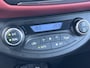 Toyota Yaris 1.5 Hybrid Bi-Tone | Stoelverwarming | Keyless Entry | Licht metalen velgen | Climate control |