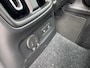 Volvo XC40 Plug-in Hybrid T5 Inscription | Trekhaak | Lederen Bekleding | Adaptive cruise control | Stoel- en stuurverwarming | Elektrische stoelverstelling | Dode hoek detectie BLIS | Parkeersensoren voor + achter | Achteruitrijcamera | Keyless | Navigatie | Apple Carplay / Android Auto |