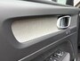 Volvo XC40 Plug-in Hybrid T5 Inscription | Trekhaak | Lederen Bekleding | Adaptive cruise control | Stoel- en stuurverwarming | Elektrische stoelverstelling | Dode hoek detectie BLIS | Parkeersensoren voor + achter | Achteruitrijcamera | Keyless | Navigatie | Apple Carplay / Android Auto |