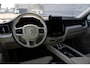 Volvo XC60 2.0 T6 Plug-in hybrid AWD Ultra Dark | Nappa leder blond/charcoal bekleding | Panoramadak | Visual Park Assist | 6,4 kw Boordlader | Actieve Luchtvering met Four-C | Stoelmassage | Adaptive Cruise control | Pilot Assist | Premium Pack | Preconditioning met timer | Getinte ramen | Headup display | Full Led | Driver Assistance | Driver Awareness | 21" 5-Spaaks V-velg glanzend zwart Diamond Cut | Bowers & Wilkins Audiosysteem | Google Maps | Google Assistant | Blis | Elektrische achterklep | Stoelventilatie voor | Verwarmbaar stuurwiel | Keyless | Elektrisch verstelbare voorstoelen met geheugen | Lichting Pack | Stoelverwarming voor en achter | Apple Carplay | Volvo Car UX | Elektrisch bedienbare achterklep | Verlichtingspack 2
