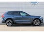 Volvo XC60 2.0 T6 Plug-in hybrid AWD Ultra Dark | Nappa leder blond/charcoal bekleding | Panoramadak | Visual Park Assist | 6,4 kw Boordlader | Actieve Luchtvering met Four-C | Stoelmassage | Adaptive Cruise control | Pilot Assist | Premium Pack | Preconditioning met timer | Getinte ramen | Headup display | Full Led | Driver Assistance | Driver Awareness | 21" 5-Spaaks V-velg glanzend zwart Diamond Cut | Bowers & Wilkins Audiosysteem | Google Maps | Google Assistant | Blis | Elektrische achterklep | Stoelventilatie voor | Verwarmbaar stuurwiel | Keyless | Elektrisch verstelbare voorstoelen met geheugen | Lichting Pack | Stoelverwarming voor en achter | Apple Carplay | Volvo Car UX | Elektrisch bedienbare achterklep | Verlichtingspack 2