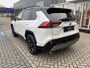 Toyota RAV4 2.5 Hybrid AWD Bi-Tone STOEL/STUURVERW PARK-SENSOREN APPLE/ANDROID ELEK-ACHTERKLEP AD-CRUISE LEDER LM-VELGEN KEYLESS CAMERA