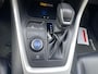 Toyota RAV4 2.5 Hybrid AWD Bi-Tone STOEL/STUURVERW PARK-SENSOREN APPLE/ANDROID ELEK-ACHTERKLEP AD-CRUISE LEDER LM-VELGEN KEYLESS CAMERA