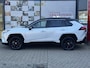 Toyota RAV4 2.5 HYBRID BI-TONE AWD STOEL/STUURVERW PARK-SENSOREN APPLE/ANDROID ELEK-ACHTERKLEP AD-CRUISE LEDER LM-VELGEN KEYLESS CAMERA