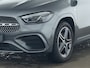 Mercedes-Benz GLA 250 e AMG Plug-In Hybride AMG Line | Panorama Schuif-Kanteldak | Trekhaak | Burmester® | Memory Voorstoelen | Distronic | AC en DC LAden. Inclusief 24 maanden Mercedes-Benz Certified garantie voor Europa.