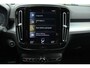 Volvo XC40 T4 Recharge R-Design | Trekhaak | Apple Carplay/ Android Auto | Parkeerverwarming | 18'' Lichtmetalen Velgen | Cruise Control | Navigatie | Bluetooth Telefonie & Multimedia | DAB+ Radio