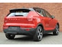 Volvo XC40 T4 Recharge R-Design | Trekhaak | Apple Carplay/ Android Auto | Parkeerverwarming | 18'' Lichtmetalen Velgen | Cruise Control | Navigatie | Bluetooth Telefonie & Multimedia | DAB+ Radio