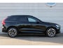 Volvo XC60 2.0 T8 Plug-in hybrid AWD Ultra Black Edition Exec | Nordico Microtech Cardamom Quilted bekleding | Panoramadak | Visual Park Assist | 6,4 kw Boordlader | Actieve Luchtvering met Four-C | Adaptive Cruise control | Pilot Assist | Premium Pack | Preconditioning met timer | Getinte ramen | Headup display | Full Led | Driver Assistance | Driver Awareness | 21" 5-Spaaks V-velg glanzend zwart Diamond Cut | Bowers & Wilkins Audiosysteem | Google Maps | Google Assistant | Blis | Elektrische achterklep | Stoelventilatie voor | Verwarmbaar stuurwiel | Keyless | Elektrisch verstelbare voorstoelen met geheugen | Lichting Pack | Stoelverwarming voor en achter | Apple Carplay | Volvo Car UX | Elektrisch bedienbare achterklep | Verlichtingspack 2