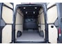 Volkswagen Crafter 35 2.0 TDI L3H3 177PK AUT. LED, STOELVERWARMING, TREKHAAK, ERGO ACTIVE GEVEERDE STOEL, CLIMATE CONTROL, CAMERA, NAVI, PARKEERSENSOREN