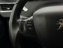Peugeot 2008 1.2 PureTech Signature Airco, Parkeersensoren, Navi, Apple carplay, Bluetooth, 6 Versnelling, Trekhaak