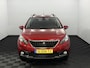 Peugeot 2008 1.2 PureTech Signature Airco, Parkeersensoren, Navi, Apple carplay, Bluetooth, 6 Versnelling, Trekhaak