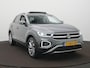 Volkswagen T-Roc 1.5 TSI Style Panoramadak - Trekhaak - Camera - Navigatie - Clima