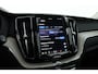 Volvo XC60 2.0 T6 Plug-in hybrid AWD Inscription | Google | Trekhaak | Pano-dak | Camera | Stoel + stuurverwarming |