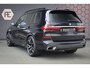 BMW X7 xDrive40i High Executive | 7 ZITS | SKYLOUNGE | ADAPTIVE | LASERLIGHTS | NAPA LEER | TREKHAAK | STOEL & STUURVERWARMING | PRIVACY GLAS | HEAD UP | 360 CAMERA | HARMON & KARDON | SUEDE HEMEL | COMFORT STOELEN | CRYSTAL | SOFTCLOSE |