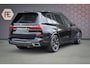 BMW X7 xDrive40i High Executive | 7 ZITS | SKYLOUNGE | ADAPTIVE | LASERLIGHTS | NAPA LEER | TREKHAAK | STOEL & STUURVERWARMING | PRIVACY GLAS | HEAD UP | 360 CAMERA | HARMON & KARDON | SUEDE HEMEL | COMFORT STOELEN | CRYSTAL | SOFTCLOSE |