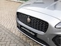 Jaguar E-Pace P300e AWD R-Dynamic SE | Verwarmbare achterbank | Cold Climate Pack | Adaptive Cruise | Head-Up Display | 24 maanden Jaguar Approved