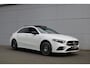 Mercedes-Benz A-klasse 250 e AMG Pakket AMG NightPakket (50.526Km! Pano Sportleder/Memory Widescreen Carplay Distronic 360Camera M-Bux Multibeam 19InchAMG PrivacyGlass)