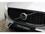 Volvo XC60 T6 Plug-in hybrid AWD Ultra Dark | Panoramadak met schuif-/kantelfunctie | Semi elektrische trekhaak | Verwarmbare voorstoelen, achterbank en stuurwiel | Head Up Display | 360° Parkeer Camera | Premium audio by Harman Kardon | Google infotainment |