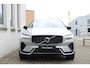 Volvo XC60 T6 Plug-in hybrid AWD Ultra Dark | Panoramadak met schuif-/kantelfunctie | Semi elektrische trekhaak | Verwarmbare voorstoelen, achterbank en stuurwiel | Head Up Display | 360° Parkeer Camera | Premium audio by Harman Kardon | Google infotainment |