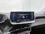 Peugeot 208 Allure Pack 100pk | Navigatie via Apple Carplay / Android Auto | Achteruitrijcamera | 3D Cockpit | Climate Control | Adaptieve Cruise Control | Stoelverwarming | Parkeersensoren | Stof/kunstleder | Keyless | DAB+ radio | Led koplampen | Donker getint glas | 16" lichtmetalen velgen |