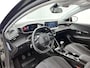 Peugeot 208 Allure Pack 100pk | Navigatie via Apple Carplay / Android Auto | Achteruitrijcamera | 3D Cockpit | Climate Control | Adaptieve Cruise Control | Stoelverwarming | Parkeersensoren | Stof/kunstleder | Keyless | DAB+ radio | Led koplampen | Donker getint glas | 16" lichtmetalen velgen |