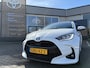 Toyota Yaris HYBRID 115 DYNAMIC APPLE/ANDROID LED KEYLESS 16" LM-VELGEN NL-AUTO DEALER-ONDERHOUDEN