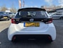 Toyota Yaris HYBRID 115 DYNAMIC APPLE/ANDROID LED KEYLESS 16" LM-VELGEN NL-AUTO DEALER-ONDERHOUDEN