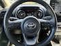 Toyota Yaris HYBRID 115 DYNAMIC APPLE/ANDROID LED KEYLESS 16" LM-VELGEN NL-AUTO DEALER-ONDERHOUDEN